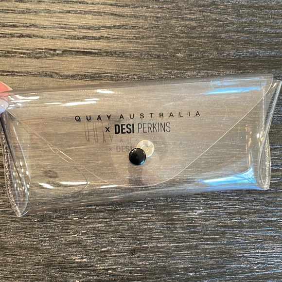 Gold High Key Quay x Desi Perkins aviator sunglasses - Picture 15 of 15